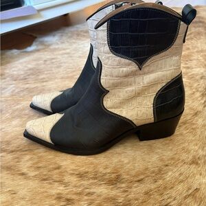 ALOHAS Two-Tone Black and Cream Croc Western Booties
